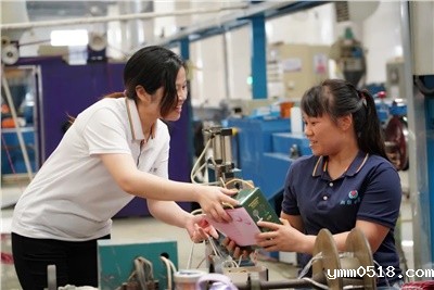 感恩母亲 送爱到岗 | 伟德BETVlCTOR官网开展母亲节关爱活动！